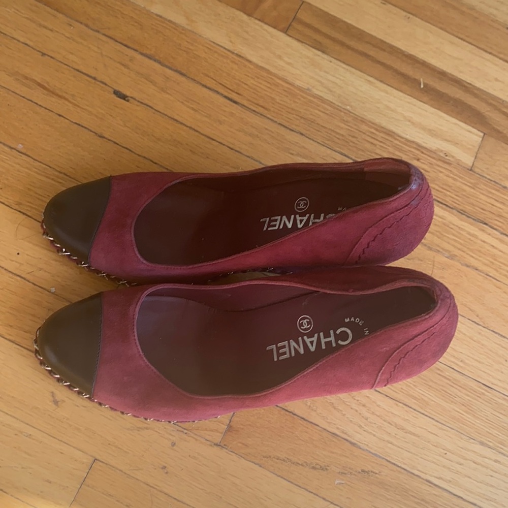Red CHANEL Chain Wedges SZ 7 (37.5)